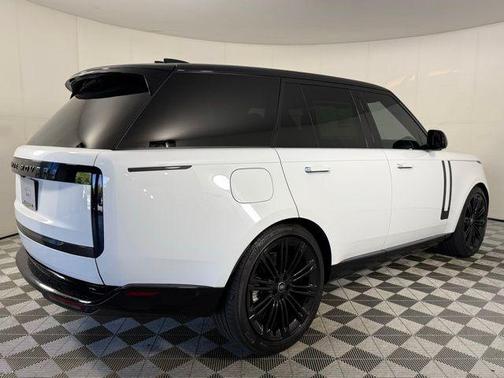 Fuji White 2025 Land Rover Range Rover SE