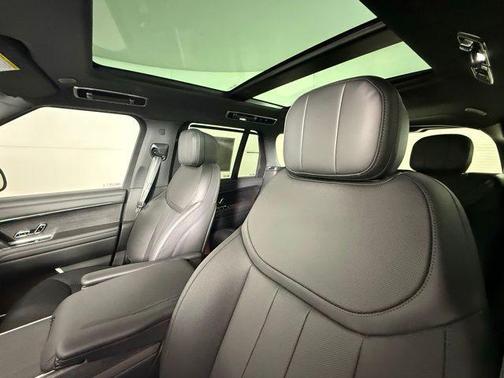 Fuji White 2025 Land Rover Range Rover SE