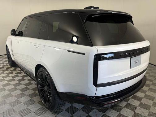 2025 Land Rover Range Rover SE