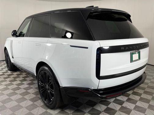 2025 Land Rover Range Rover SE