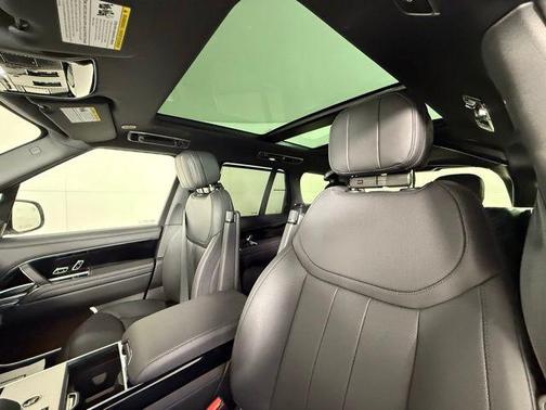 2025 Land Rover Range Rover SE