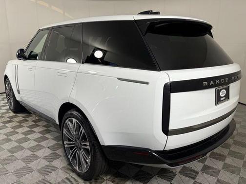 2025 Land Rover Range Rover SE