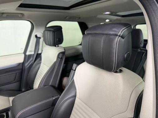 Varesine Blue Metallic 2025 Land Rover Discovery Dynamic SE