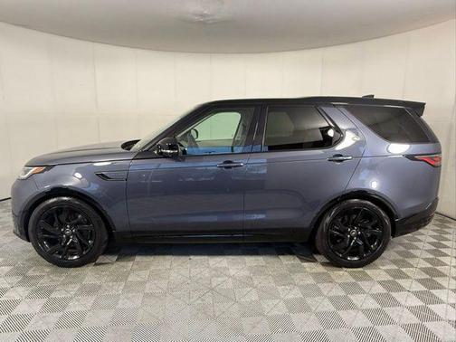 Varesine Blue Metallic 2025 Land Rover Discovery Dynamic SE