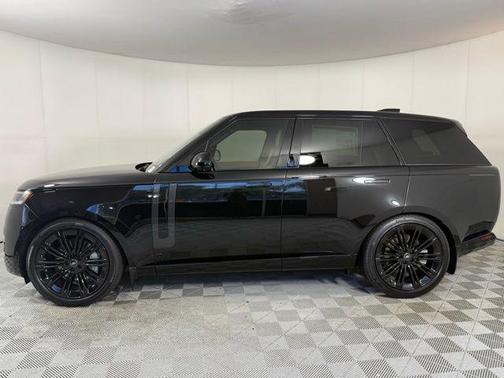 2025 Land Rover Range Rover SE