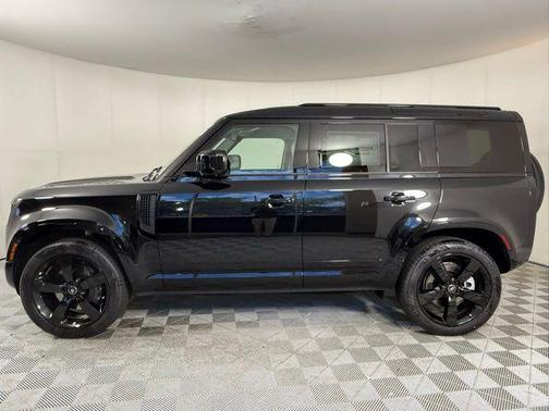 2025 Land Rover Defender X-Dynamic SE