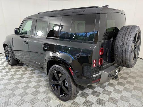 2025 Land Rover Defender X-Dynamic SE