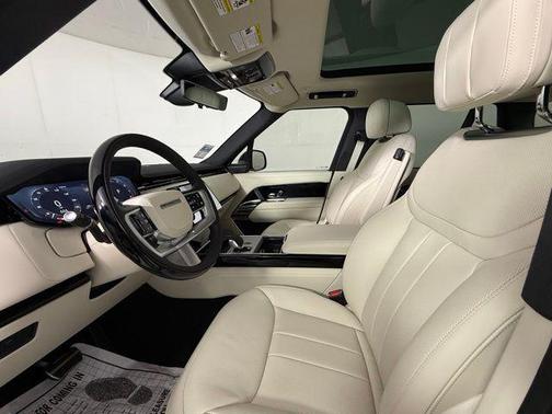 2025 Land Rover Range Rover SE