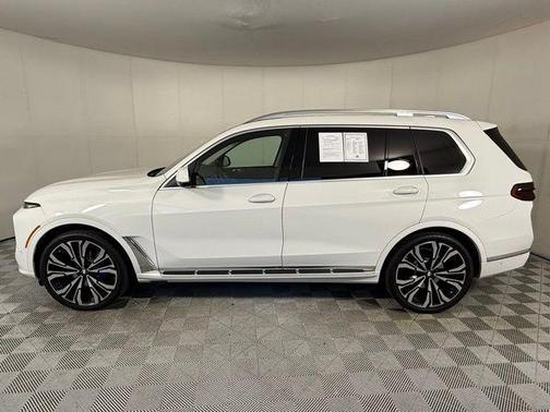 Alpine White 2023 BMW X7 xDrive40i