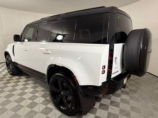 2025 Land Rover Defender X-Dynamic SE