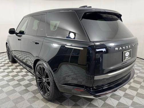 2025 Land Rover Range Rover SE