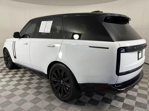 2023 Land Rover Range Rover SE
