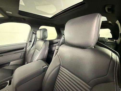 2025 Land Rover Discovery S