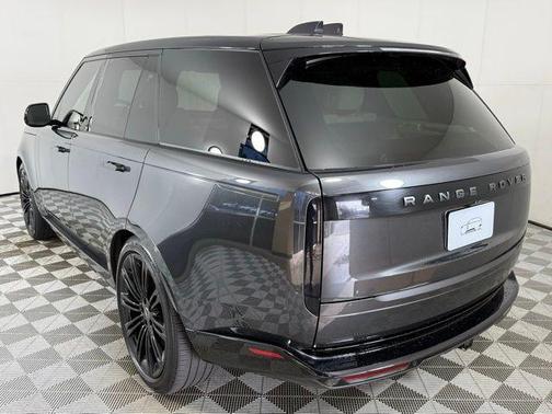 2025 Land Rover Range Rover SE