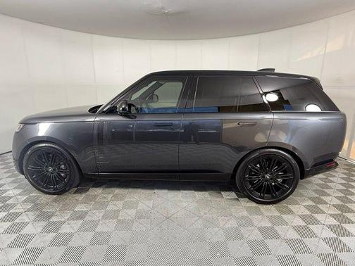 2025 Land Rover Range Rover SE