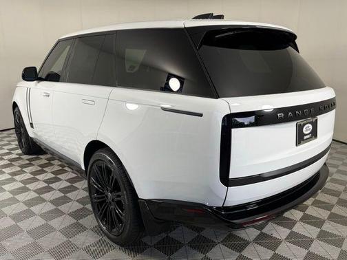 2025 Land Rover Range Rover SE
