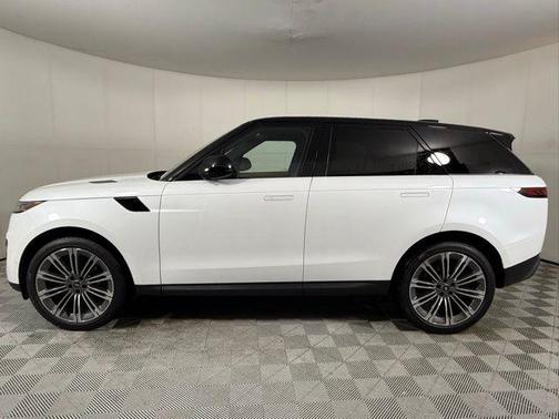 2025 Land Rover Range Rover Sport SE