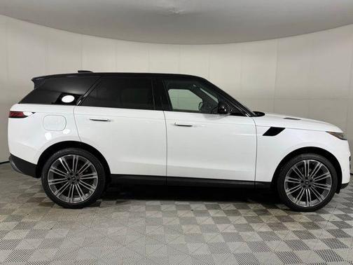 2025 Land Rover Range Rover Sport SE