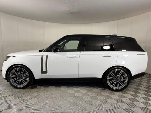 2025 Land Rover Range Rover SE