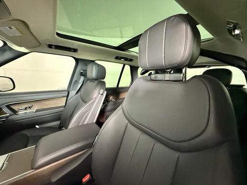 Gray Metallic 2026 Land Rover Range Rover SE