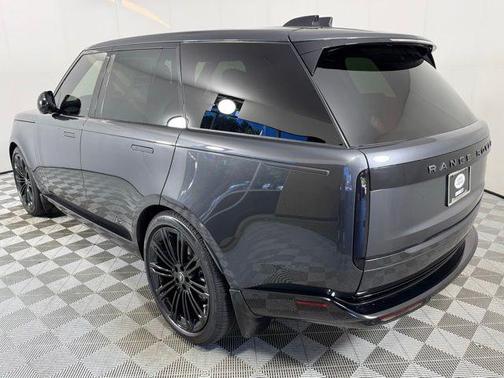 2025 Land Rover Range Rover SE