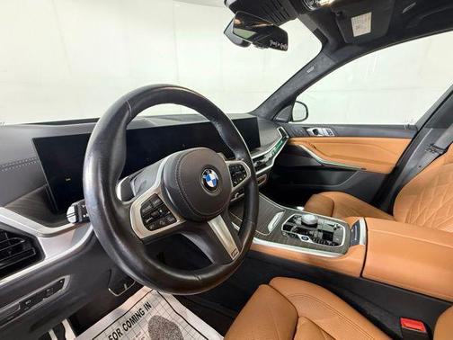 Gray Metallic 2023 BMW X7 xDrive40i