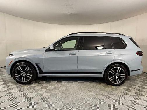 Gray Metallic 2023 BMW X7 xDrive40i