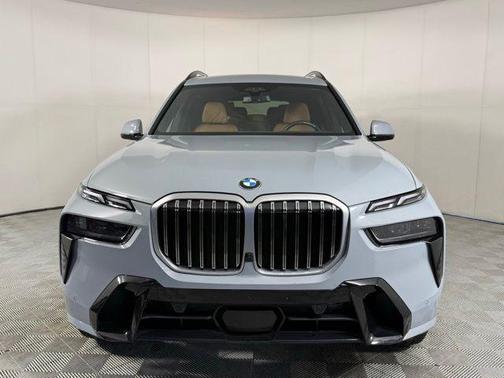 Gray Metallic 2023 BMW X7 xDrive40i