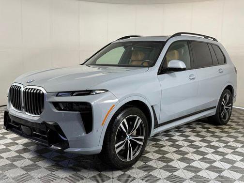 Gray Metallic 2023 BMW X7 xDrive40i