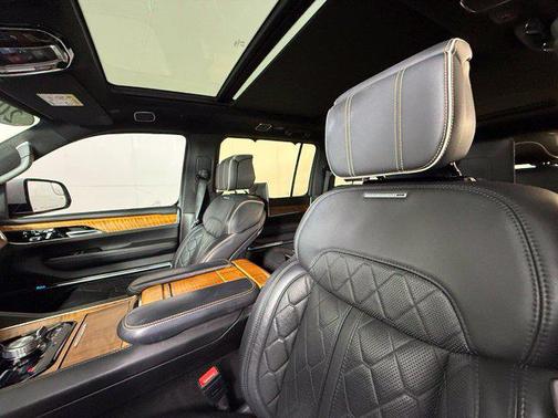 Bright White Clearcoat 2022 Jeep Grand Wagoneer Series III
