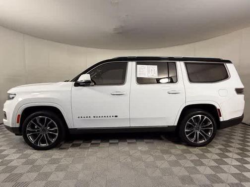 Diamond Black Crystal Pearlcoat 2022 Jeep Grand Wagoneer Series III 4x4