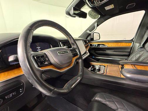 Bright White Clearcoat 2022 Jeep Grand Wagoneer Series III