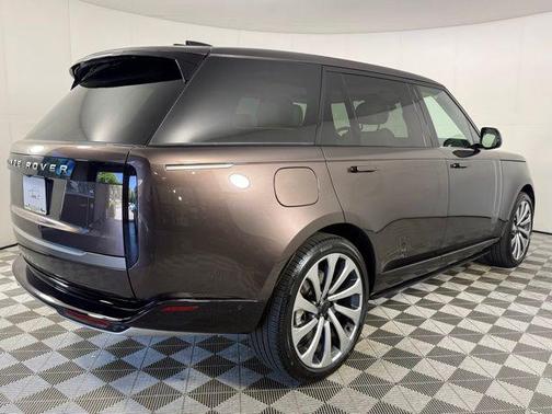 Tourmaline Brown SV Bespoke Ultra Metallic Gloss 2026 Land Rover Range Rover SE