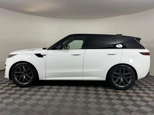 2025 Land Rover Range Rover Sport SE