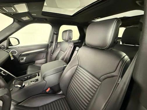 2025 Land Rover Discovery Dynamic SE