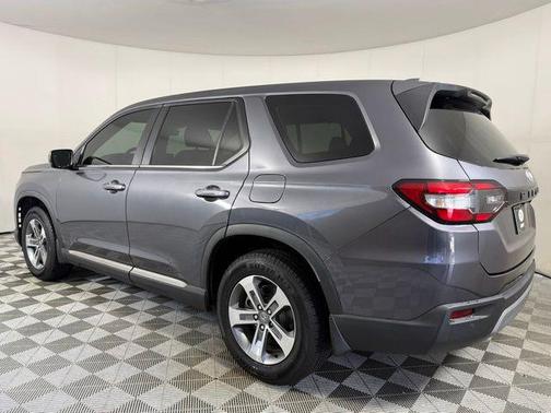 Gray 2023 Honda Pilot EX-L