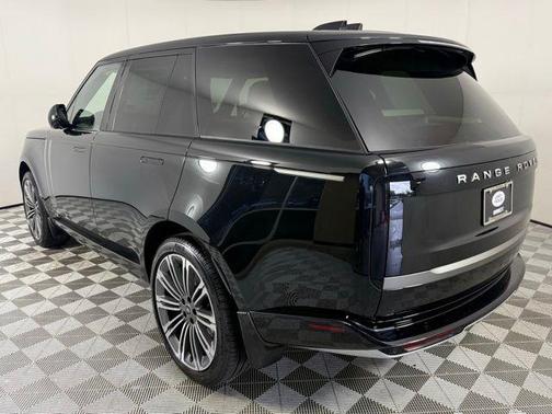 2025 Land Rover Range Rover SE