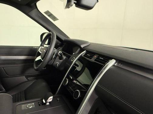 Blue 2025 Land Rover Discovery Dynamic SE