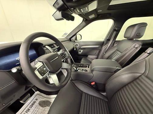Blue 2025 Land Rover Discovery Dynamic SE