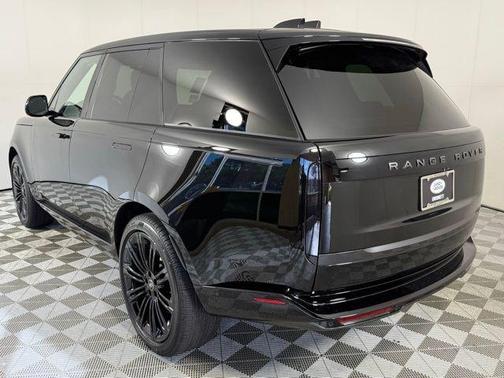 2025 Land Rover Range Rover SE