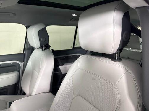 2026 Land Rover Defender X-Dynamic SE