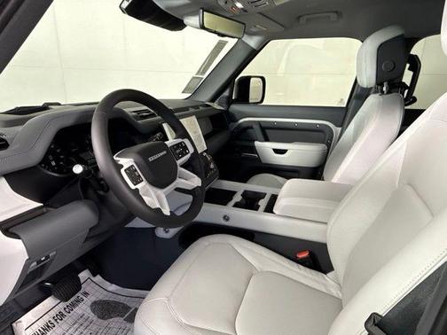 2026 Land Rover Defender X-Dynamic SE