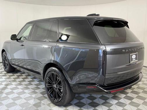 2025 Land Rover Range Rover SE