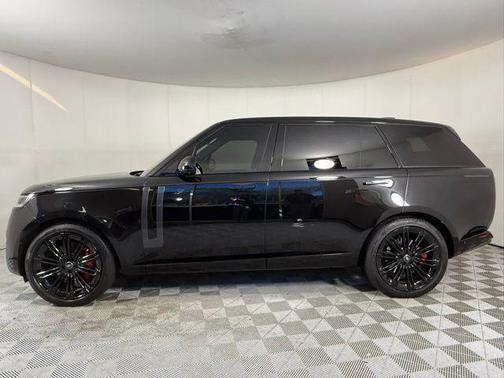 2025 Land Rover Range Rover SE