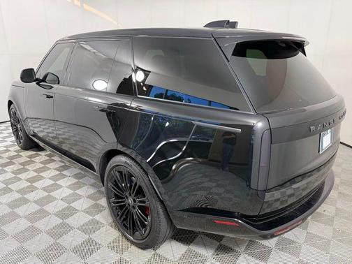 2025 Land Rover Range Rover SE