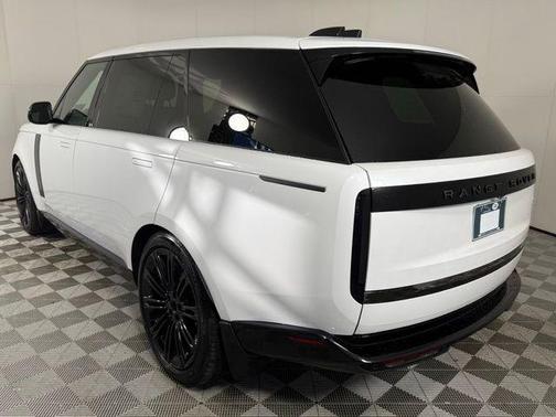 2025 Land Rover Range Rover SV