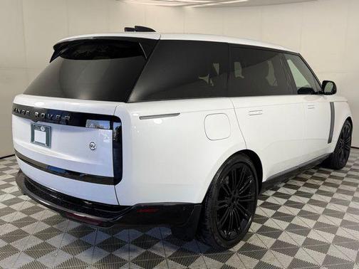 2025 Land Rover Range Rover SV