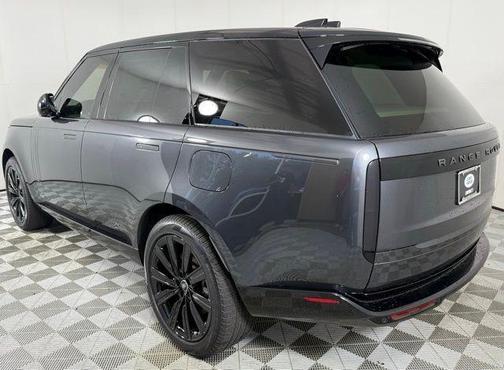 2025 Land Rover Range Rover SE