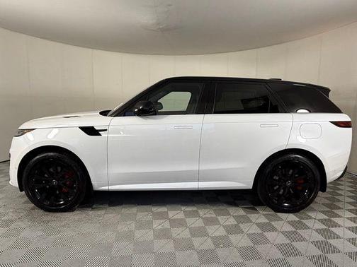 2025 Land Rover Range Rover Sport SE