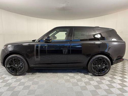 2025 Land Rover Range Rover SE
